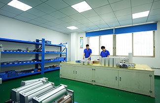 羞羞答答在线观看增壓缸產品裝配室