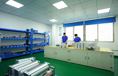 羞羞答答在线观看增壓缸產品裝配室