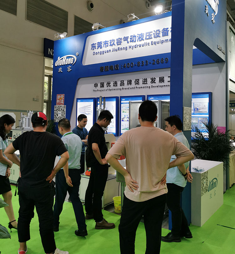 羞羞答答在线观看技術與客戶講解產品